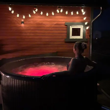 Gawra Nad Jeziorem - Caloroczne Nad Jeziorem Z Balia, Jacuzzi I Sauna, Kaszuby Lägenhet Sobącz